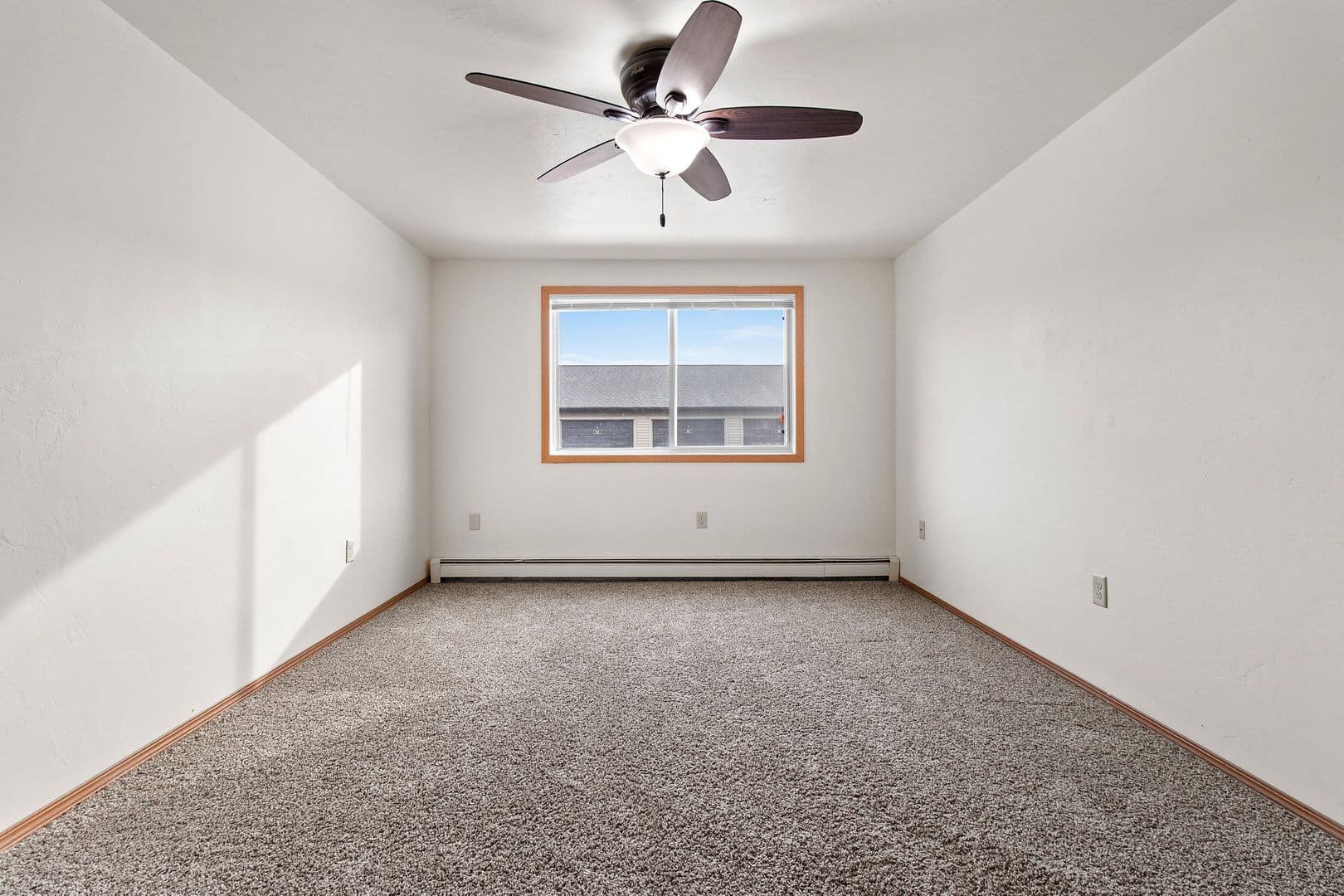 Green Bay Apartment: 1040, 1110, 1130 & 1140 Moraine Way