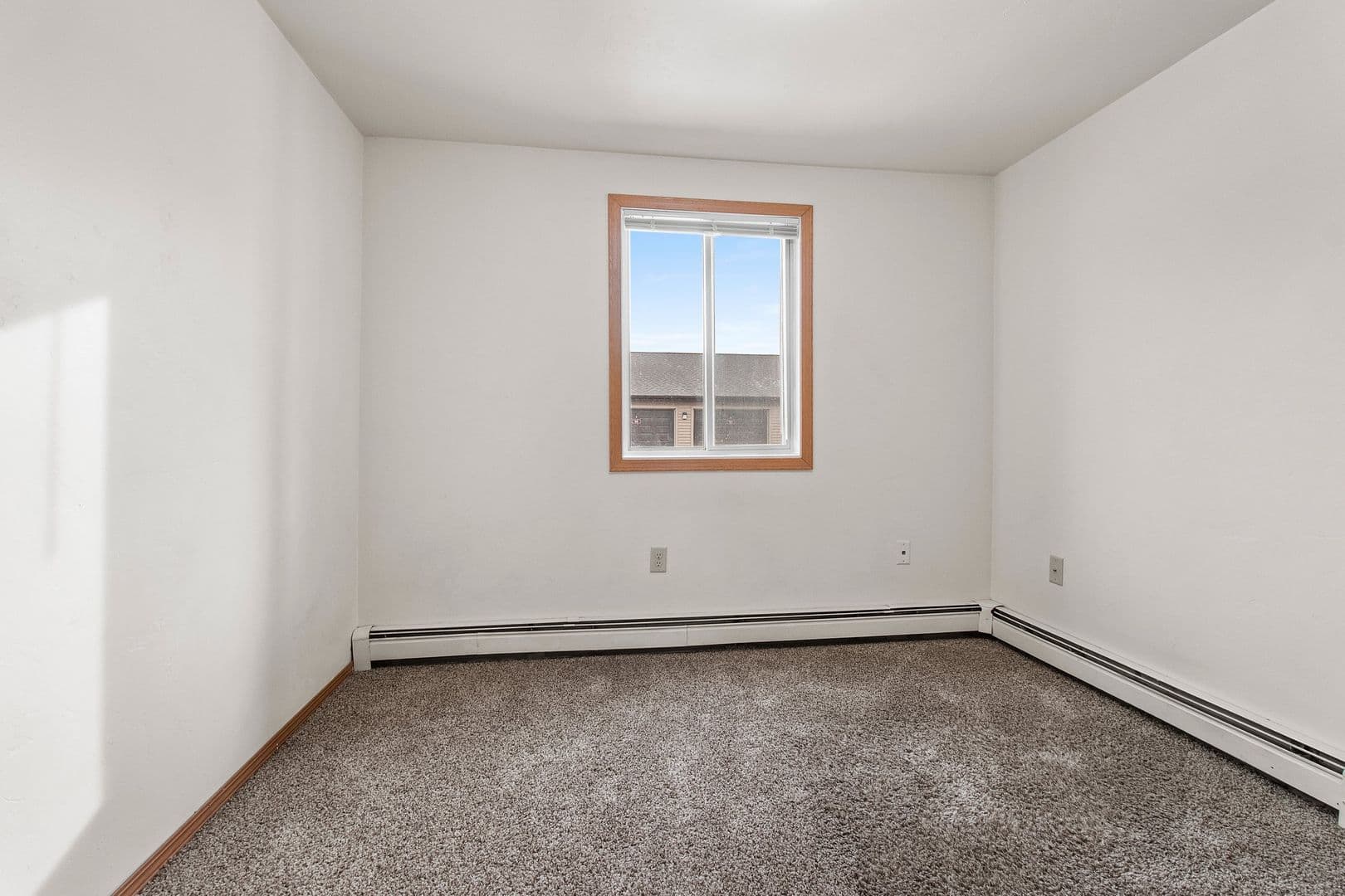 Green Bay Apartment: 1040, 1110, 1130 & 1140 Moraine Way