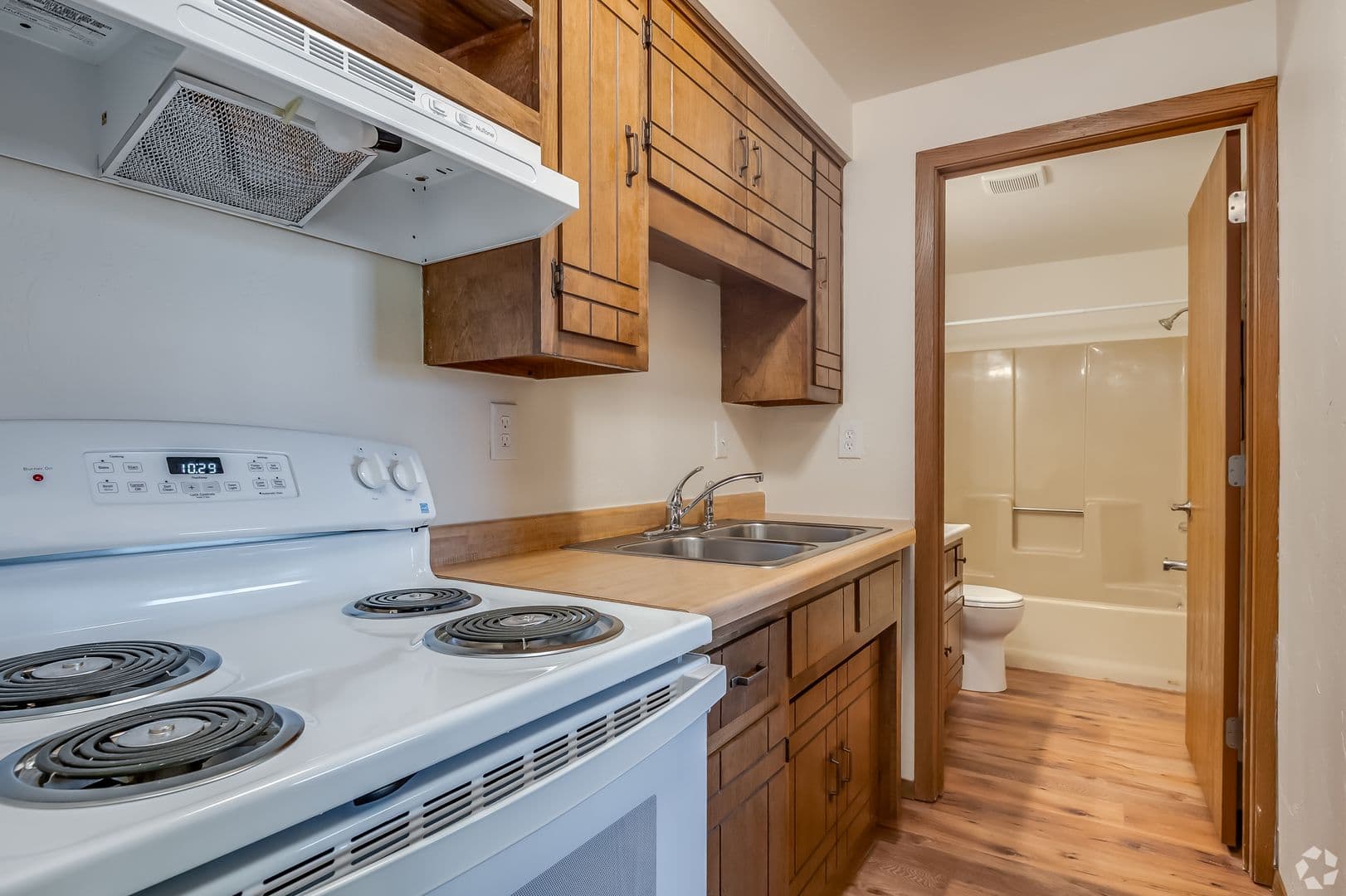 Green Bay Apartment: 1670 - 1740 Western Avenue