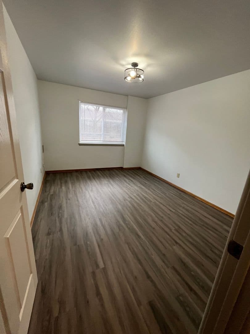 Milwaukee Apartment: 2827 - 2951 W. Parnell Avenue