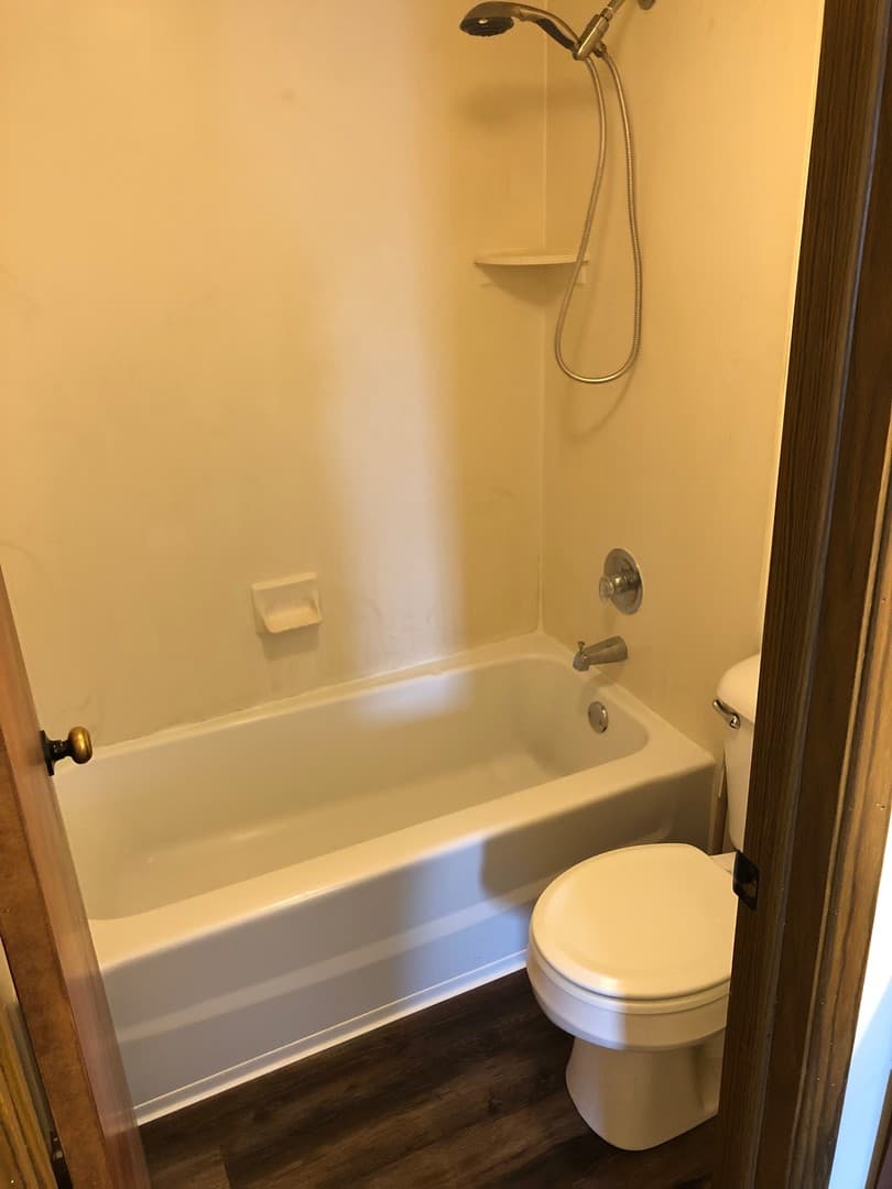 Lake Mills Apartment: 400 Browns Court