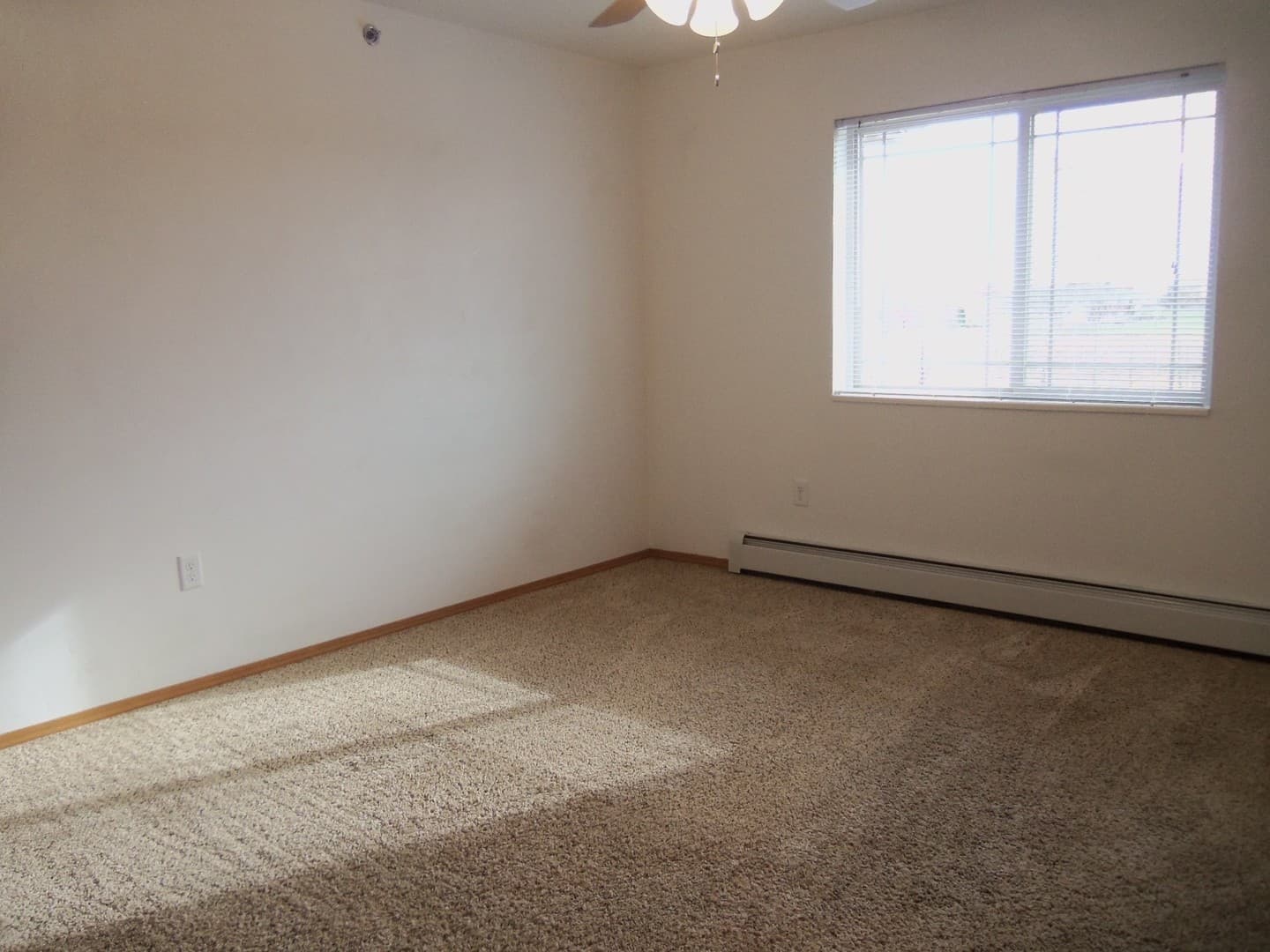 Kaukauna Apartment: 111-127 Lamplighter Dr.