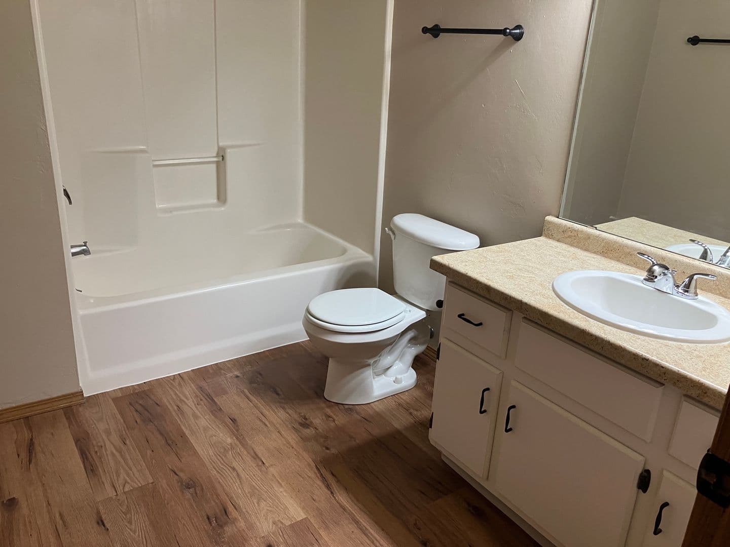 Neenah Apartment: 1251-1275 Christopher Drive