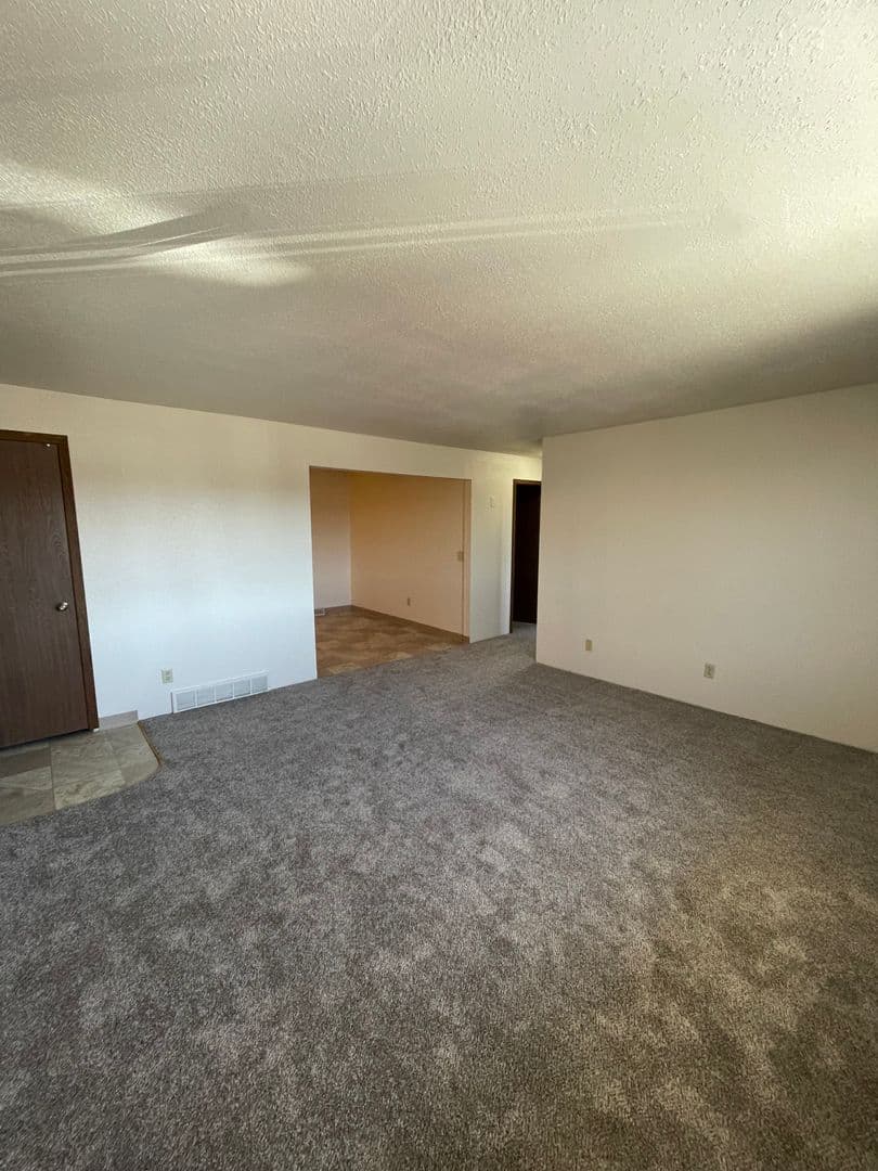 Oshkosh Apartment: 1770 - 1810 Taft Avenue