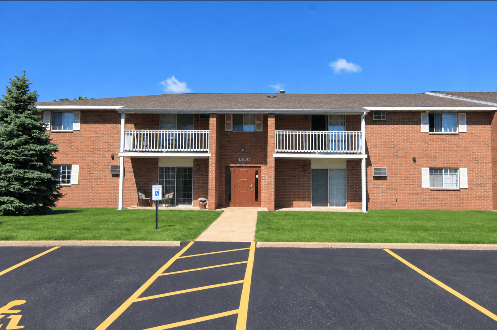 Menasha Apartment: 1300-1350 Lucerne Drive