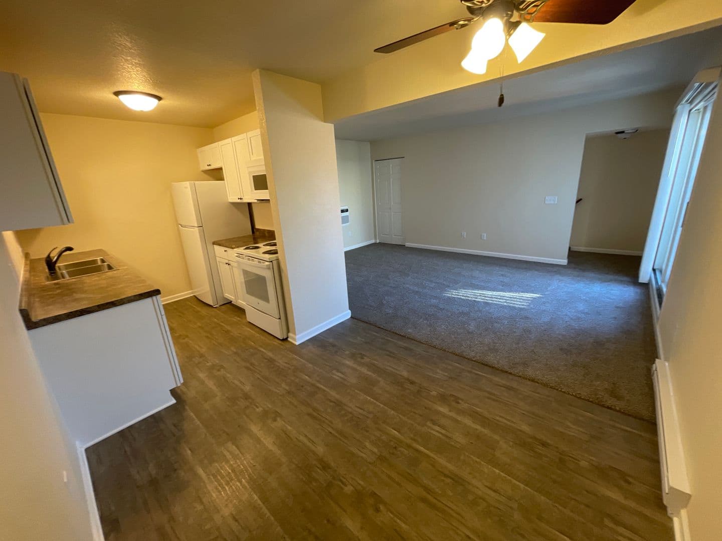 Marshfield Apartment: 801 895 W. 17th St.