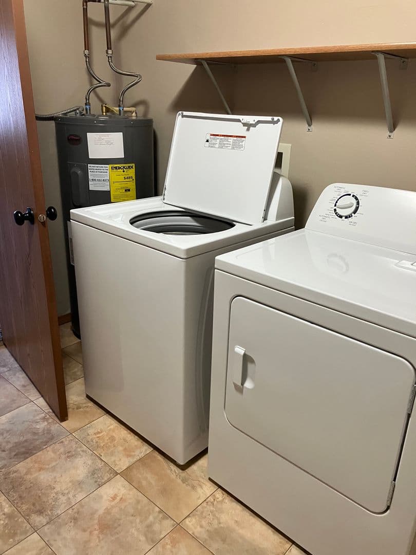 Neenah Apartment: 1251-1275 Christopher Drive