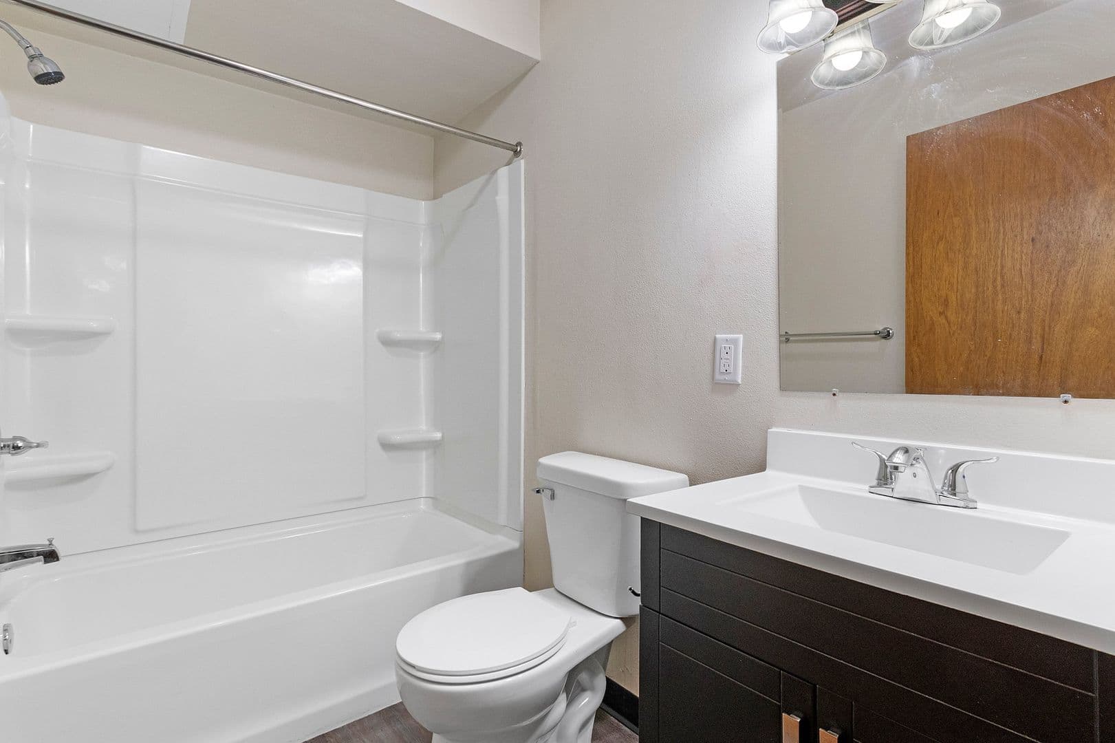 Marinette Apartment: 1105 Cheri Blvd.