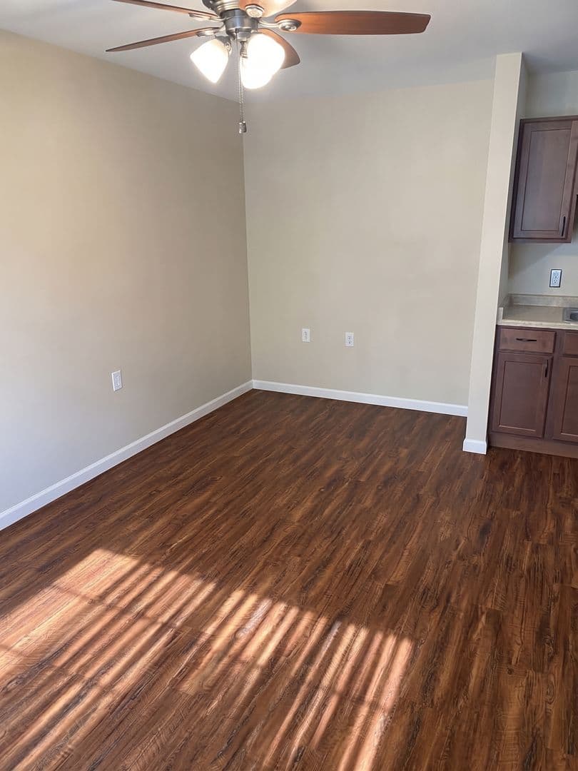Whitewater Apartment: 533 & 539 W. Caine St