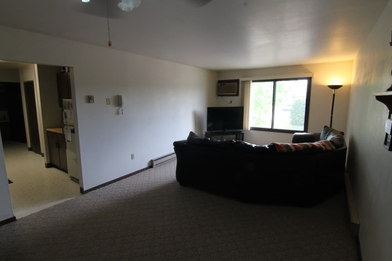 Marshfield Apartment: 1500   1508 S. Adams Ave.