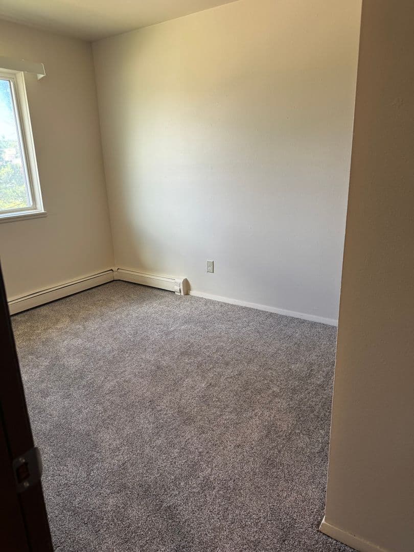 Oshkosh Apartment: 702 - 830 Stillwell Avenue