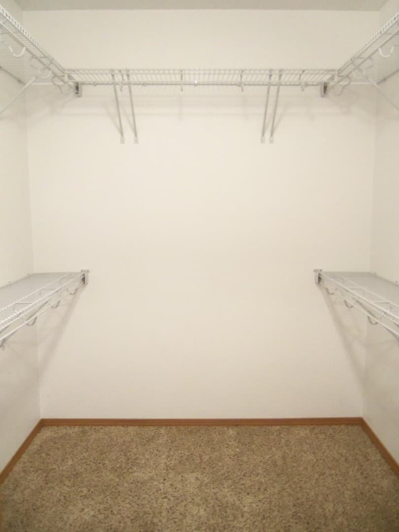 Kaukauna Apartment: 111-127 Lamplighter Dr.