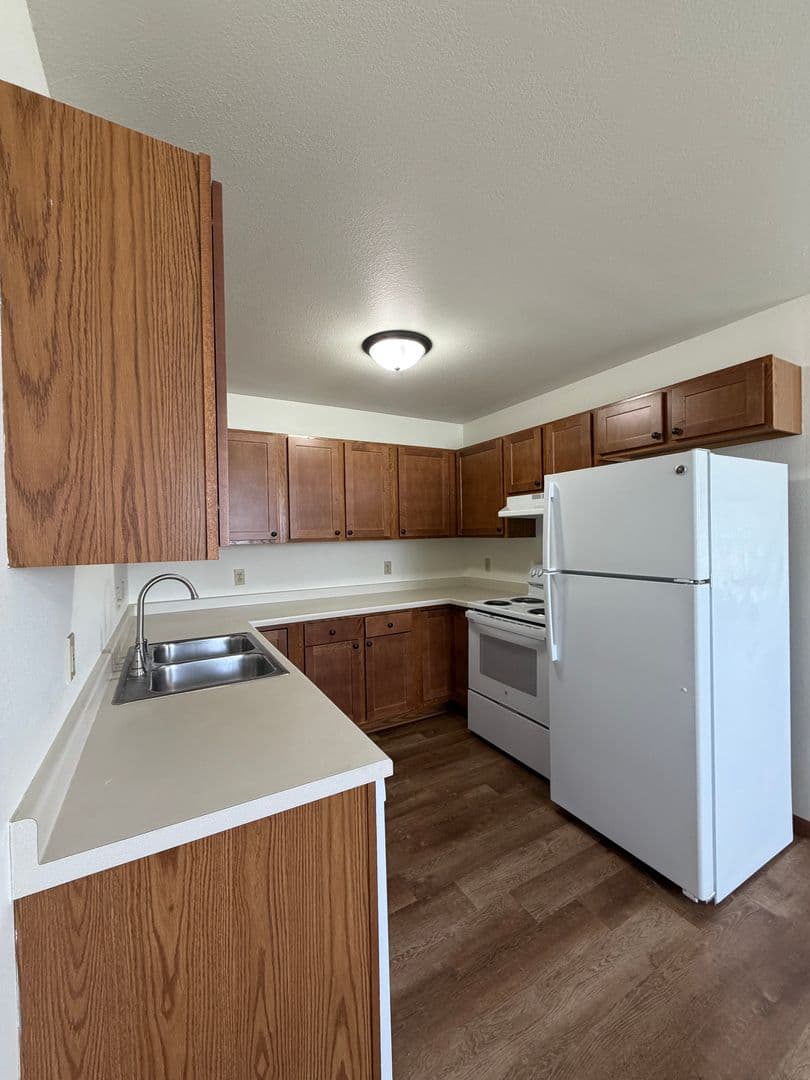 Oshkosh Apartment: 1120 -1270 W. 20th Avenue