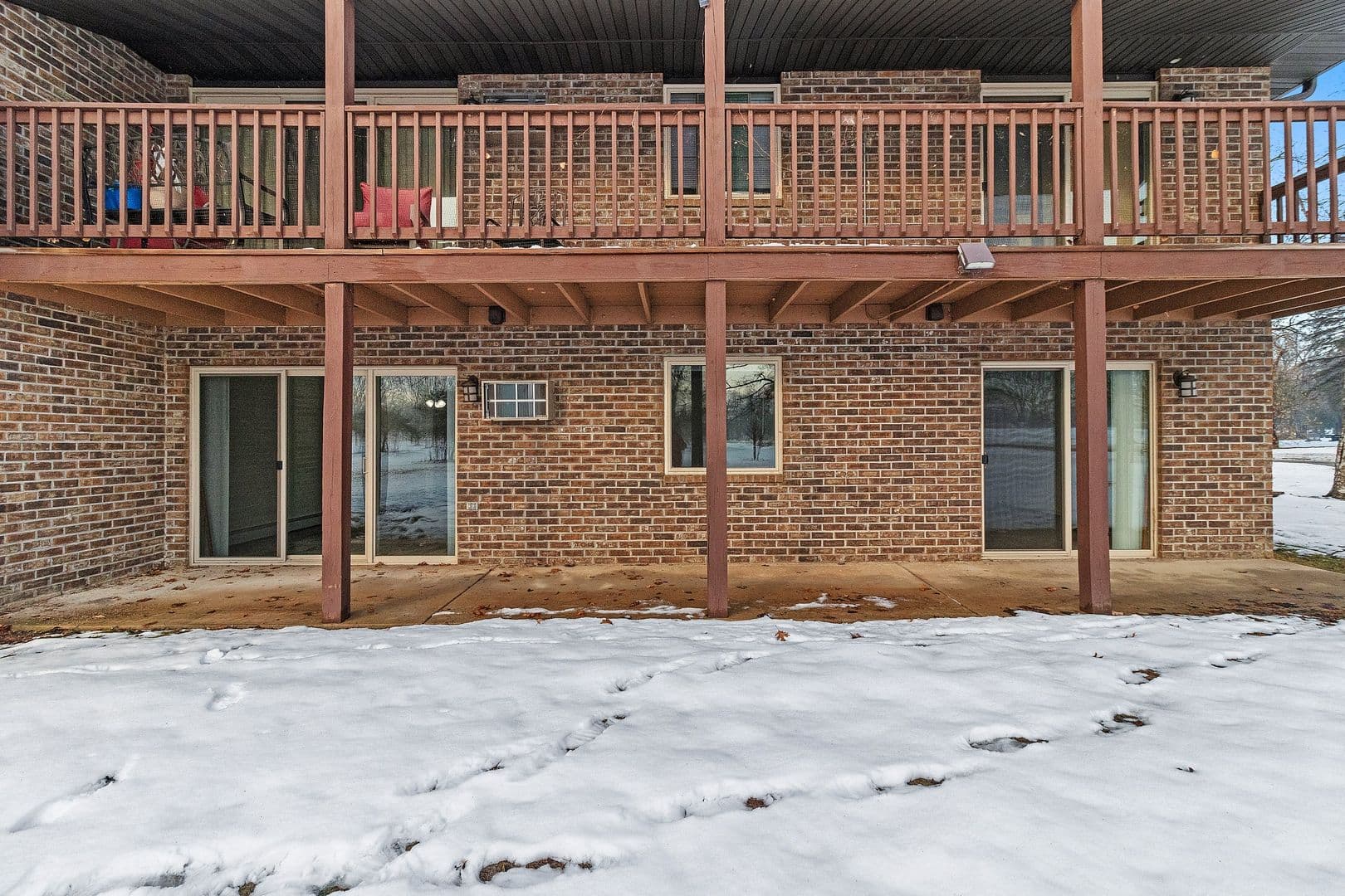 Green Bay Apartment: 1040, 1110, 1130 & 1140 Moraine Way