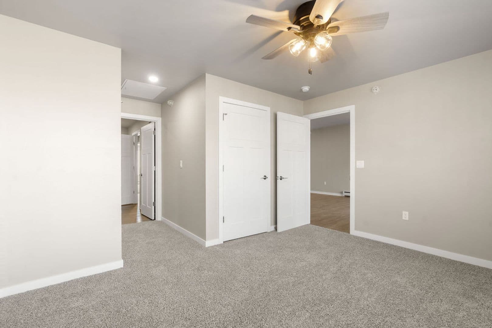 Johnson Creek Apartment: 175-200 Pondview Drive