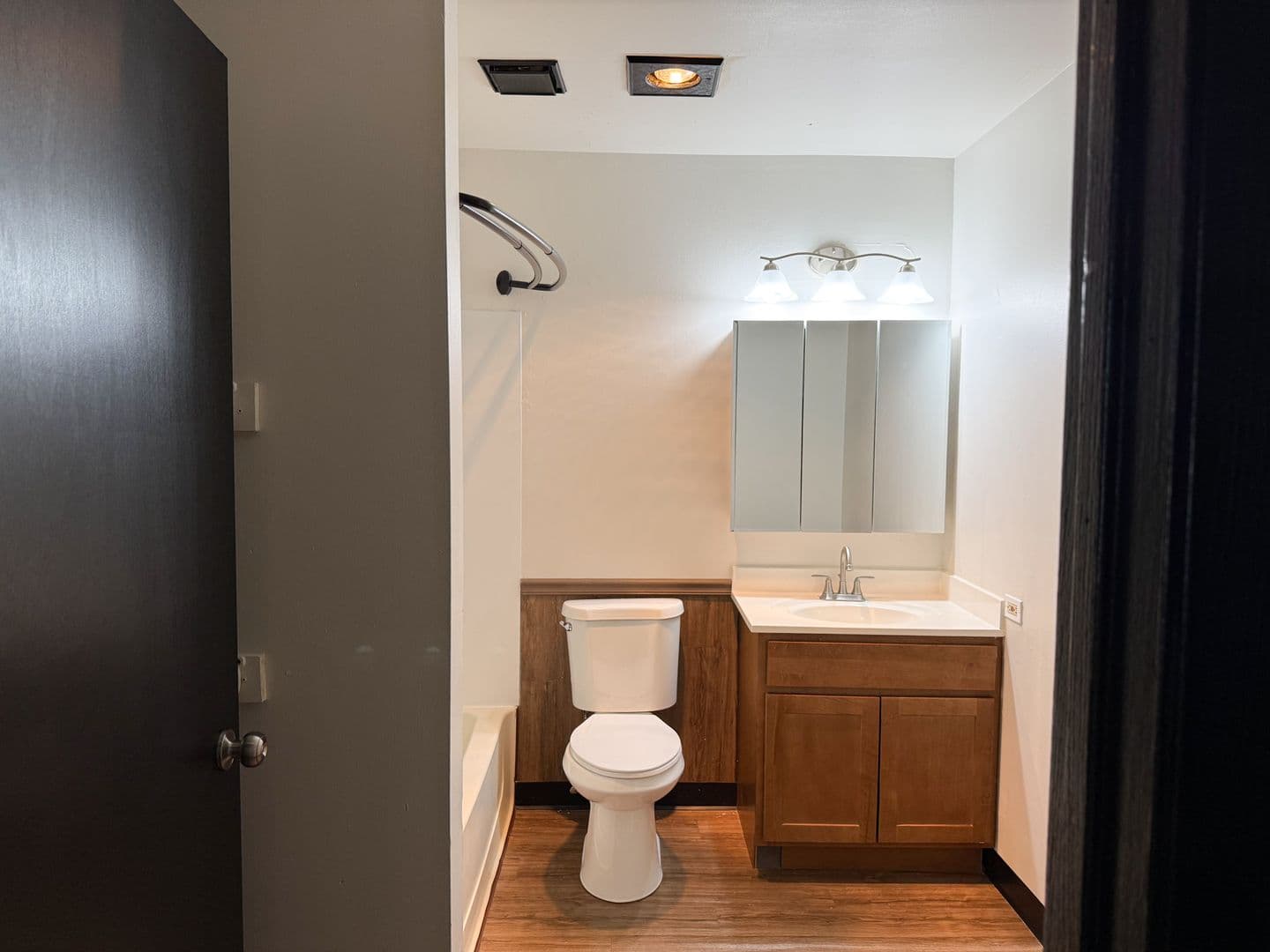 Twin Lakes Apartment: 1601 - 1761 Wilmot Avenue