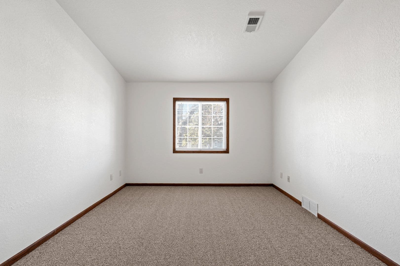 Green Bay Apartment: 2008 2108 Memorial Drive