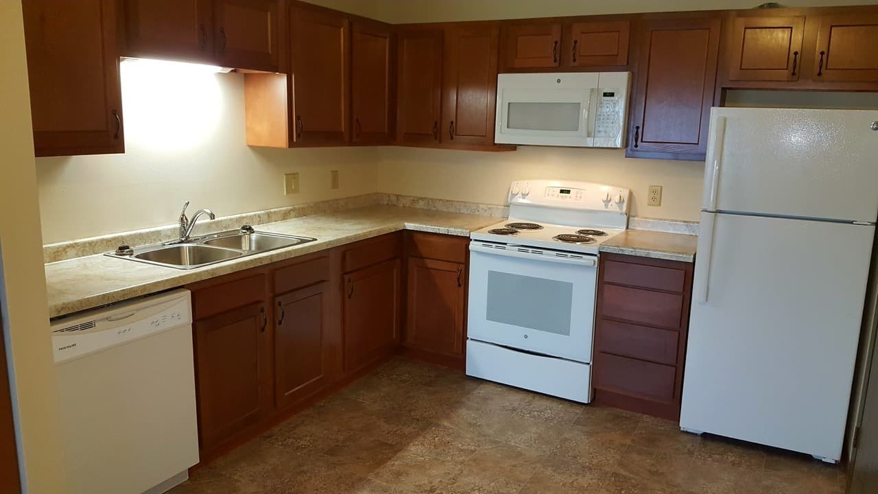 Marshfield Apartment: 1501   1521 S. Locust Avenue