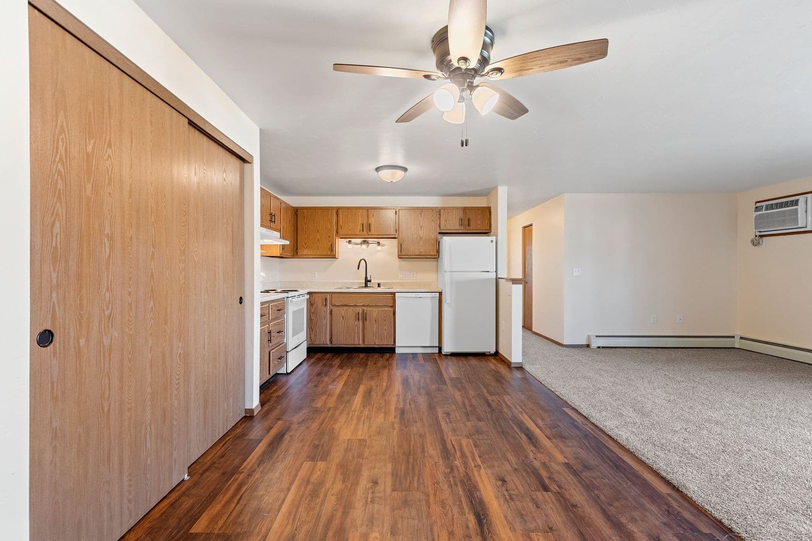 De Pere Apartment: 1258-1290 Scheuring Road