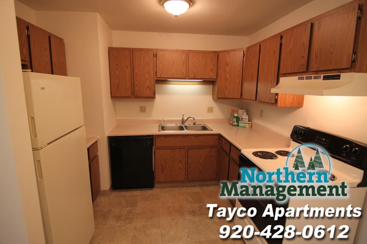 Menasha Apartment: 310-315 Tyler Ct, 310-320 9th St, 911 Tayco St