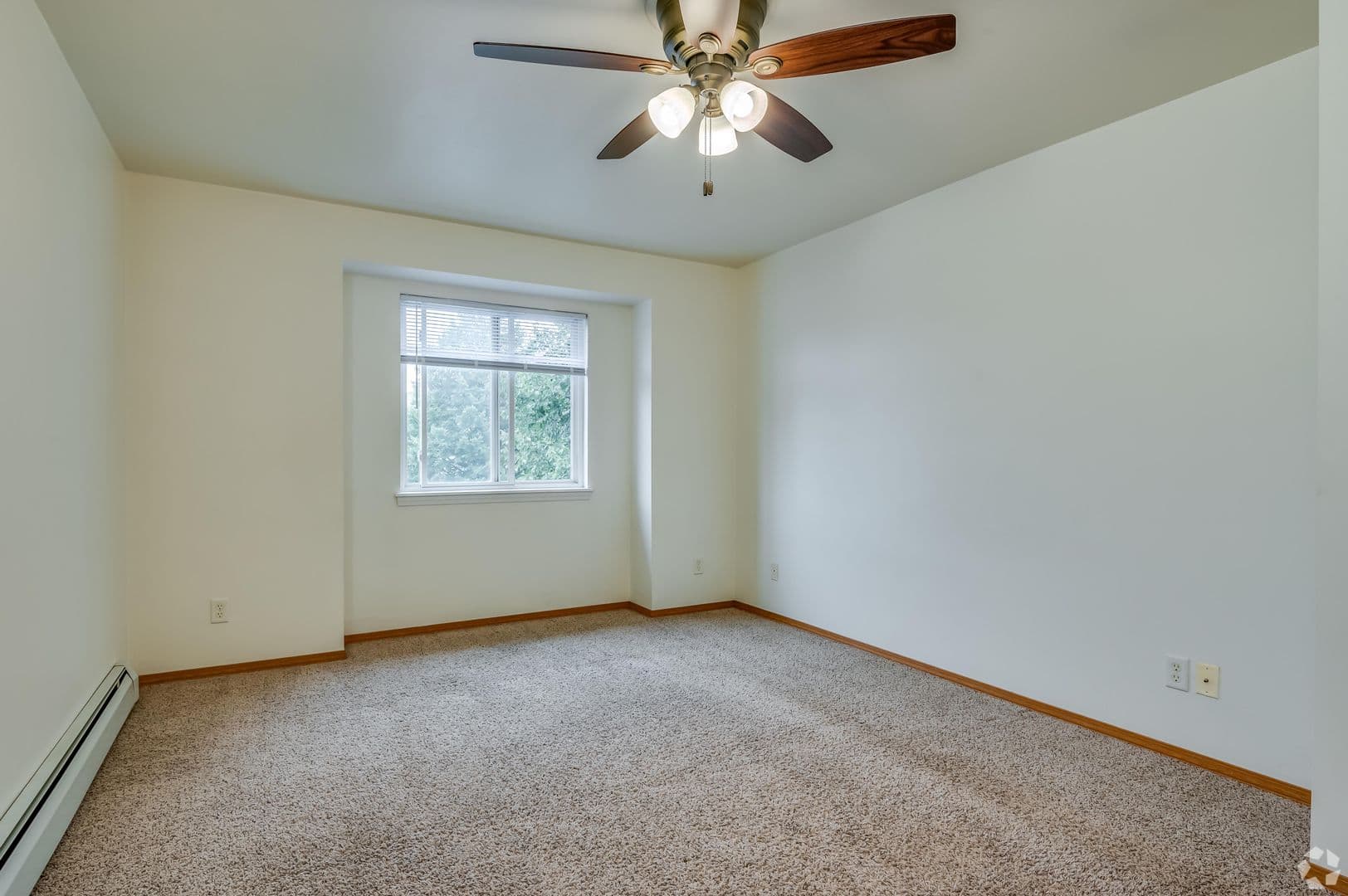 De Pere Apartment: 605   665 Trumpeter Trail