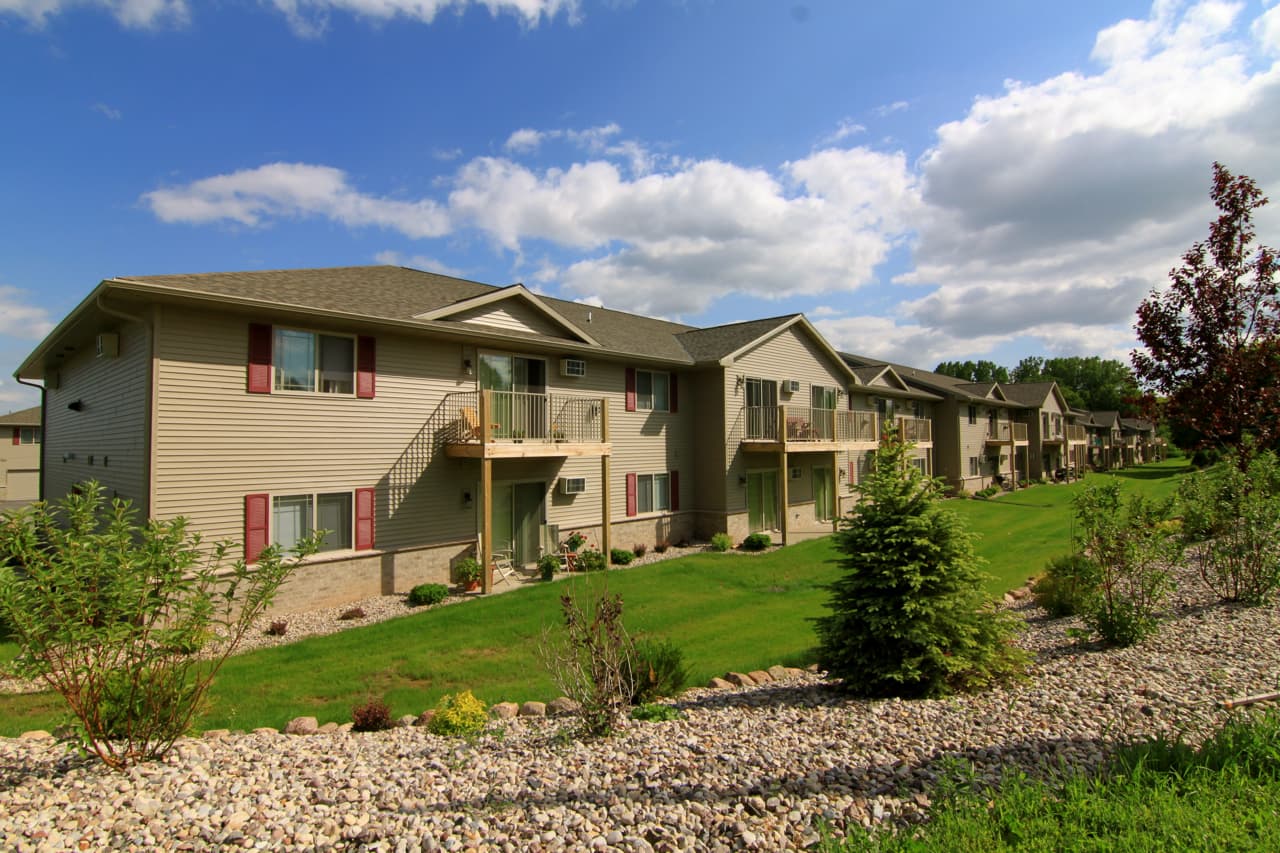 Kaukauna Apartment: 111-127 Lamplighter Dr.