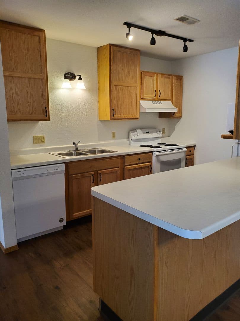 Sheboygan Apartment: 2114 2210 Meadowland Drive