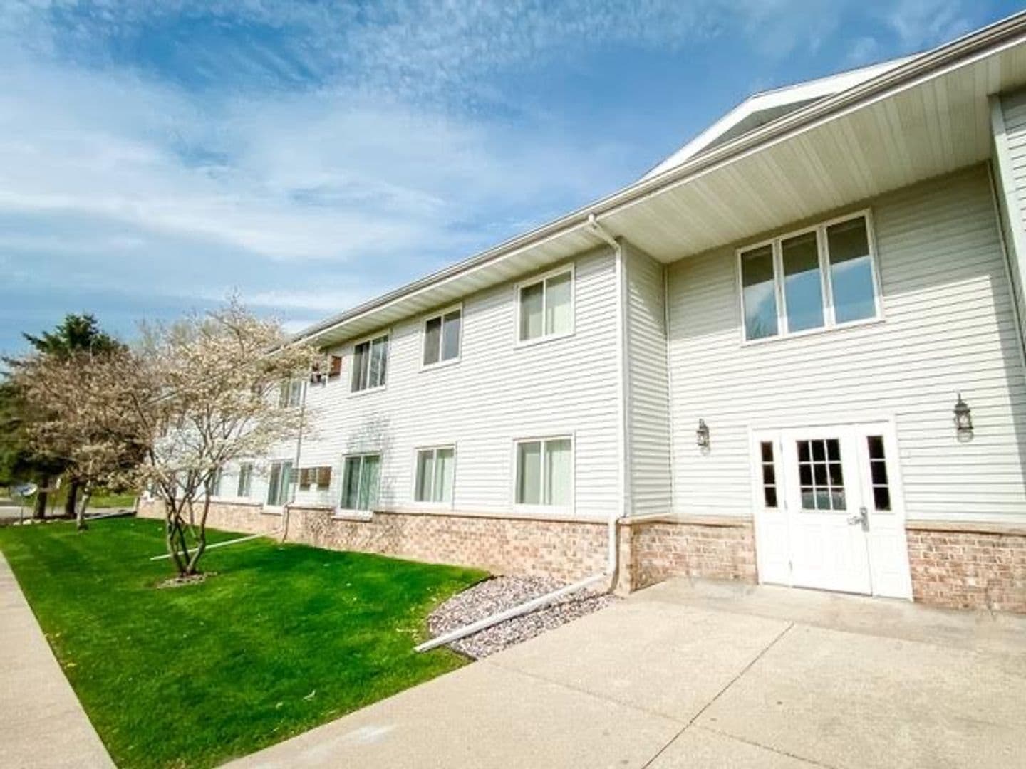 Lomira Apartment: 445 Main Street