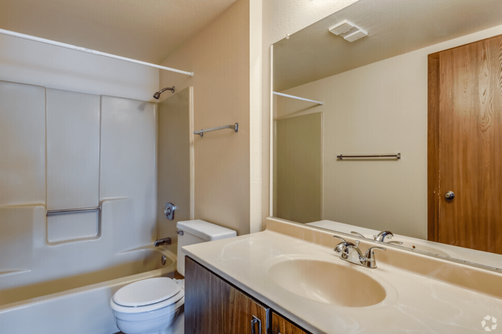 Oshkosh Apartment: 1770 - 1810 Taft Avenue