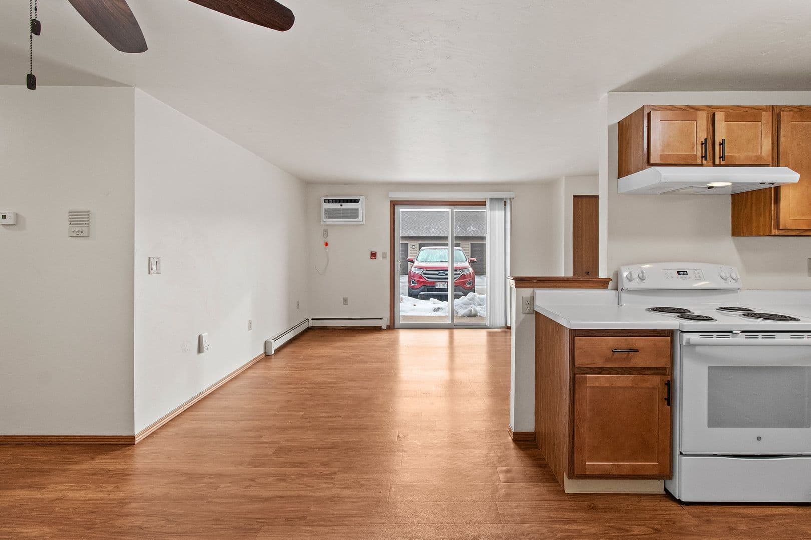 Green Bay Apartment: 1040, 1110, 1130 & 1140 Moraine Way