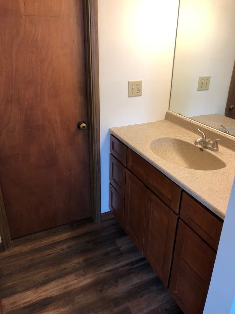 Lake Mills Apartment: 400 Browns Court