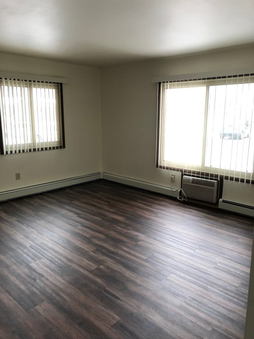 Lake Mills Apartment: 400 Browns Court