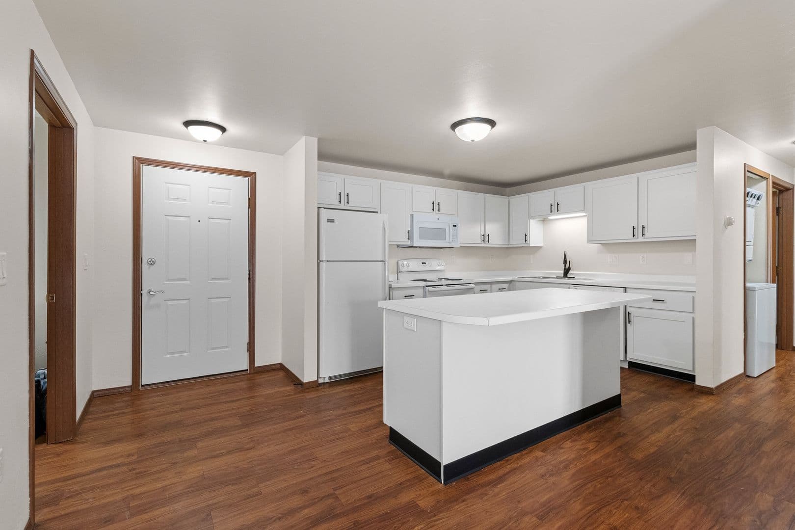 Green Bay Apartment: 1040, 1110, 1130 & 1140 Moraine Way