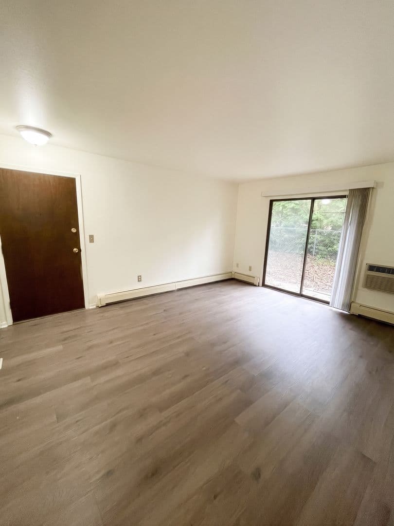 Delavan Apartment: 526-540 Sugar Creek Road