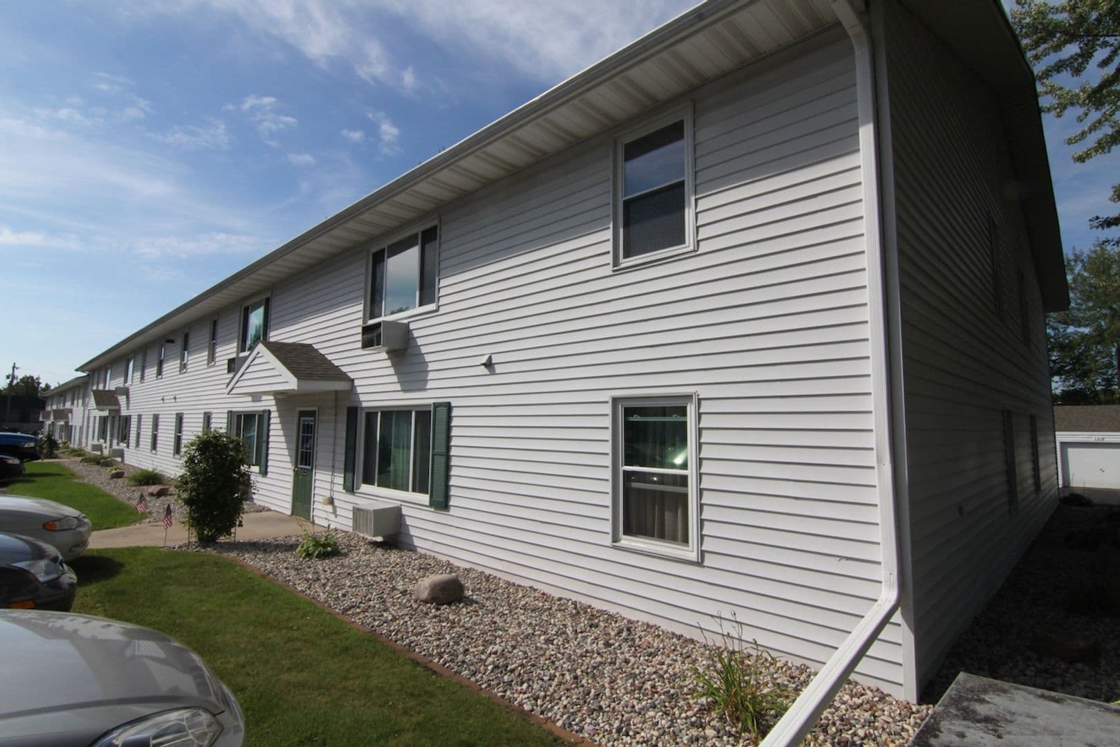 Marshfield Apartment: 1018 W. Laurel Street