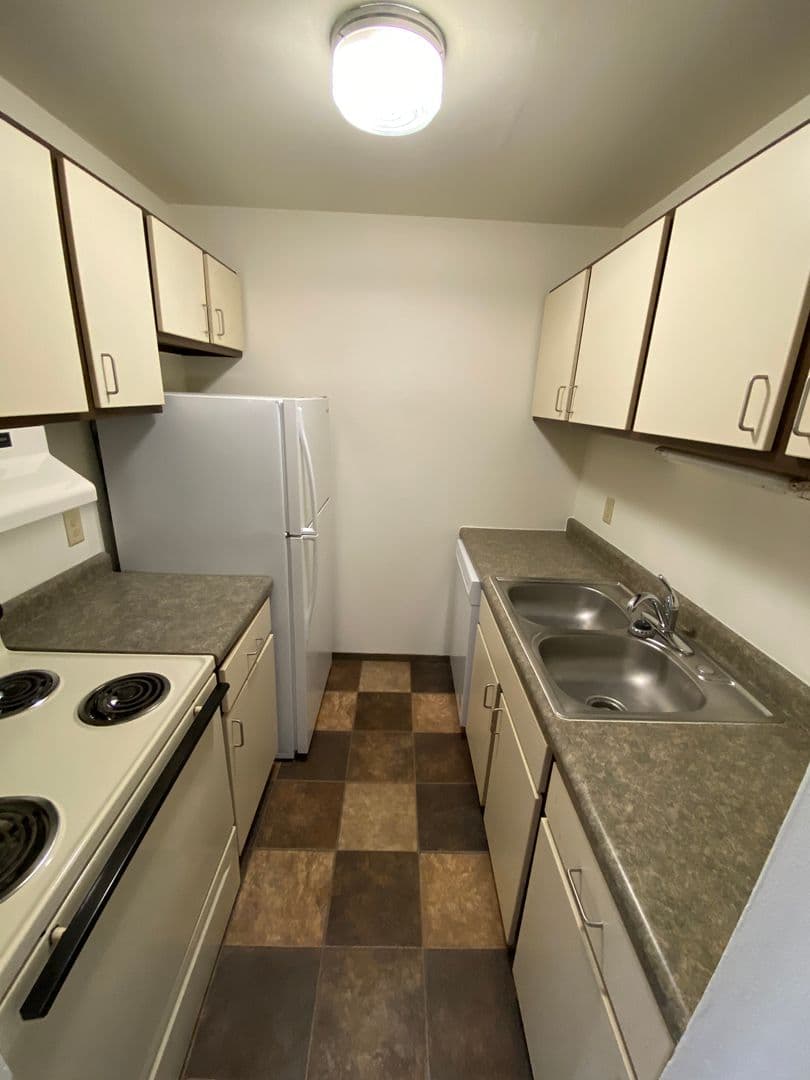Stevens Point Apartment: 301-327 Michigan Avenue, 2516-2540 Fifth Avenue, 100-124 Minnesota Avenue