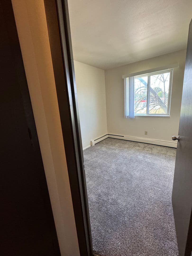 Oshkosh Apartment: 702 - 830 Stillwell Avenue
