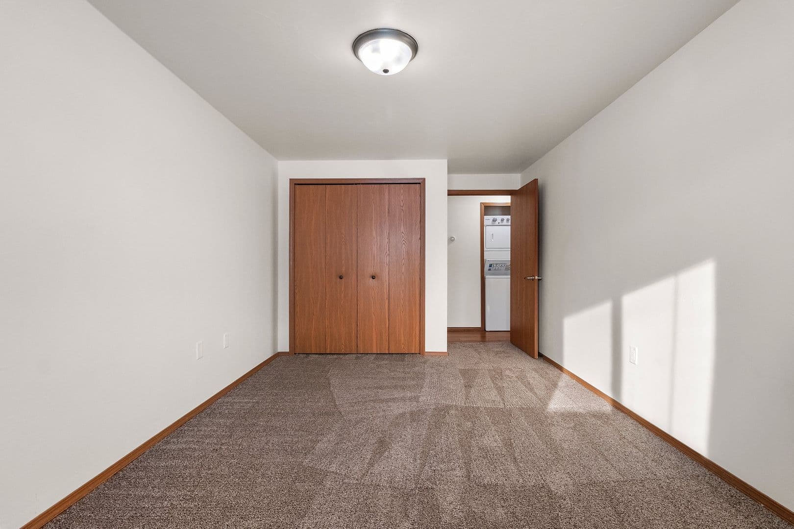 Green Bay Apartment: 1040, 1110, 1130 & 1140 Moraine Way