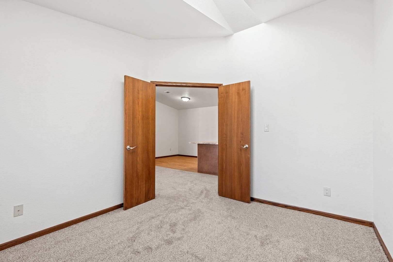 Green Bay Apartment: 2008 2108 Memorial Drive