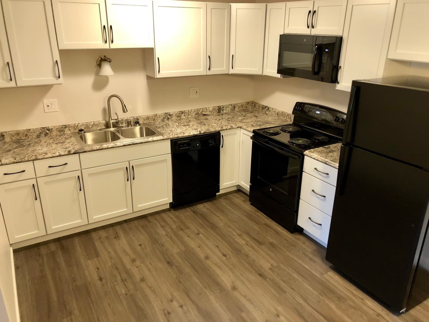 Germantown Apartment: N114 W15775   W15929 Sylvan Cr