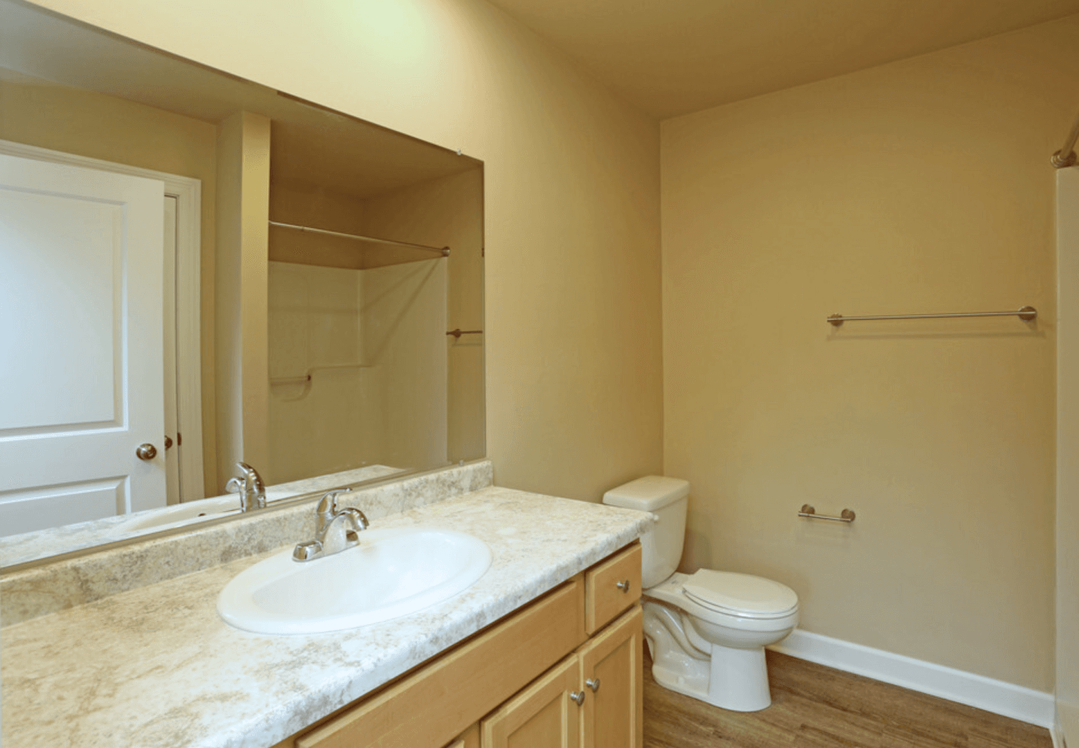 Lake Mills Apartment: 800-820 Brewster Drive