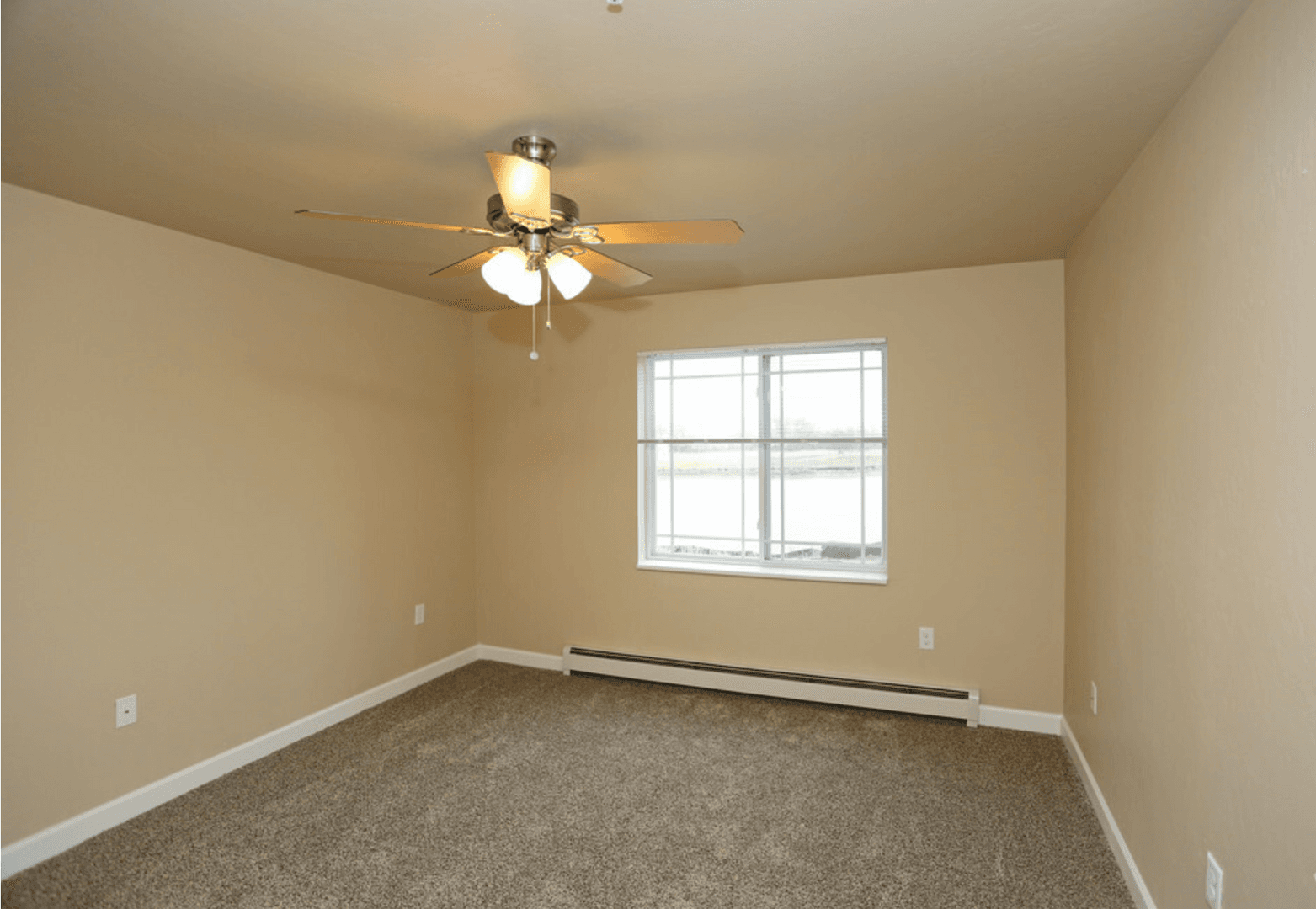 Lake Mills Apartment: 1000-1017 E. Brewster Drive