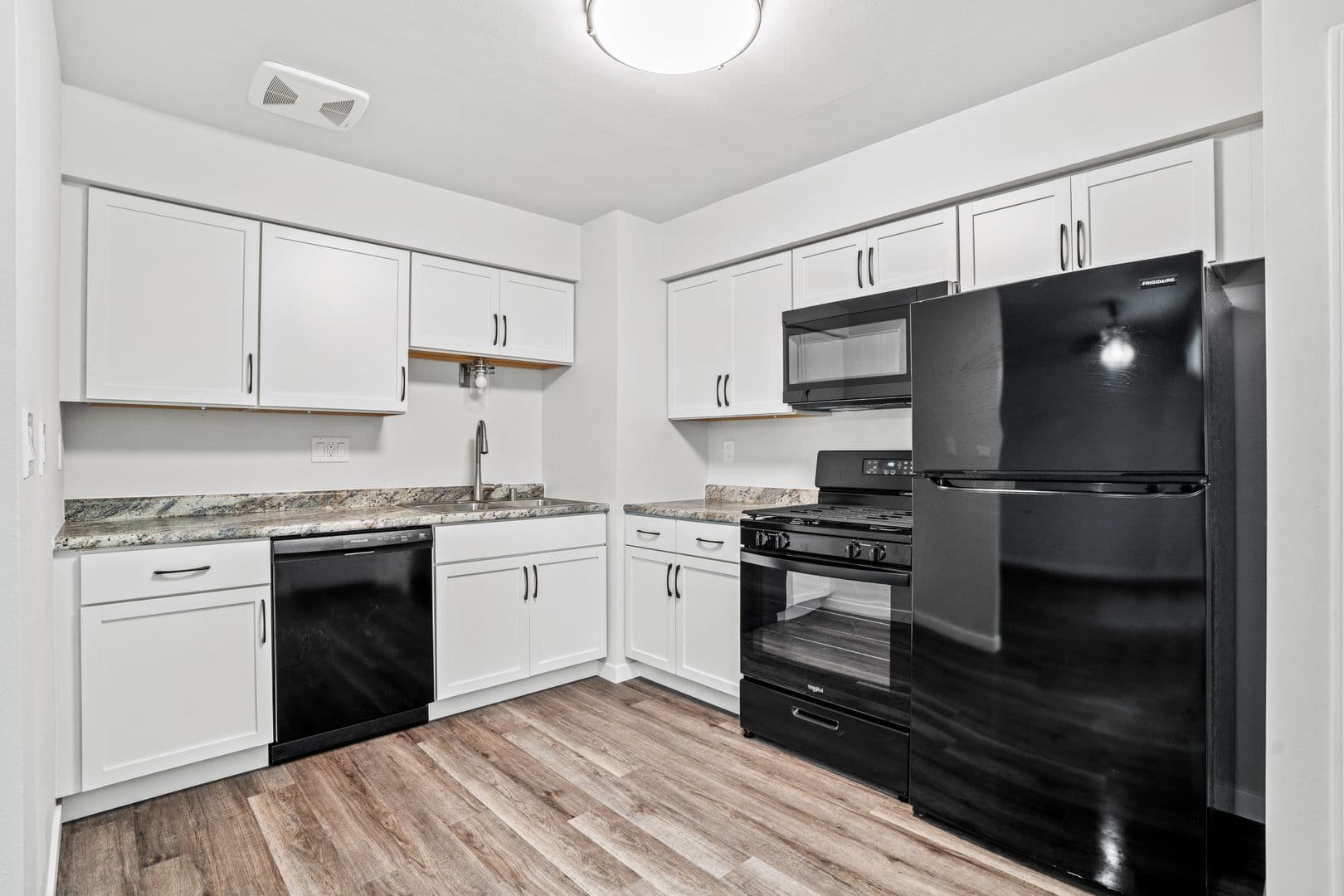 Menomonee Falls Apartment: W172 N9043 - W172 N9057 Shady Lane & N90 W17244 - N90 W17398 St. Thomas Drive