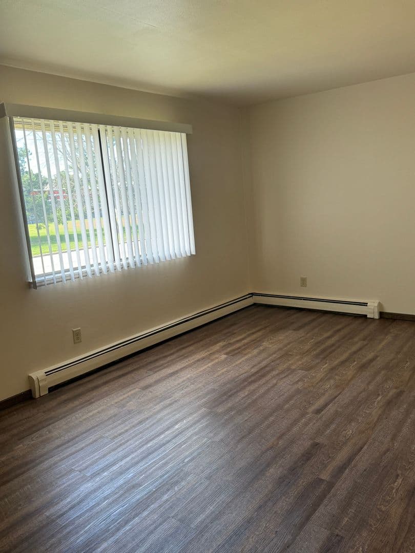 Oshkosh Apartment: 702 - 830 Stillwell Avenue