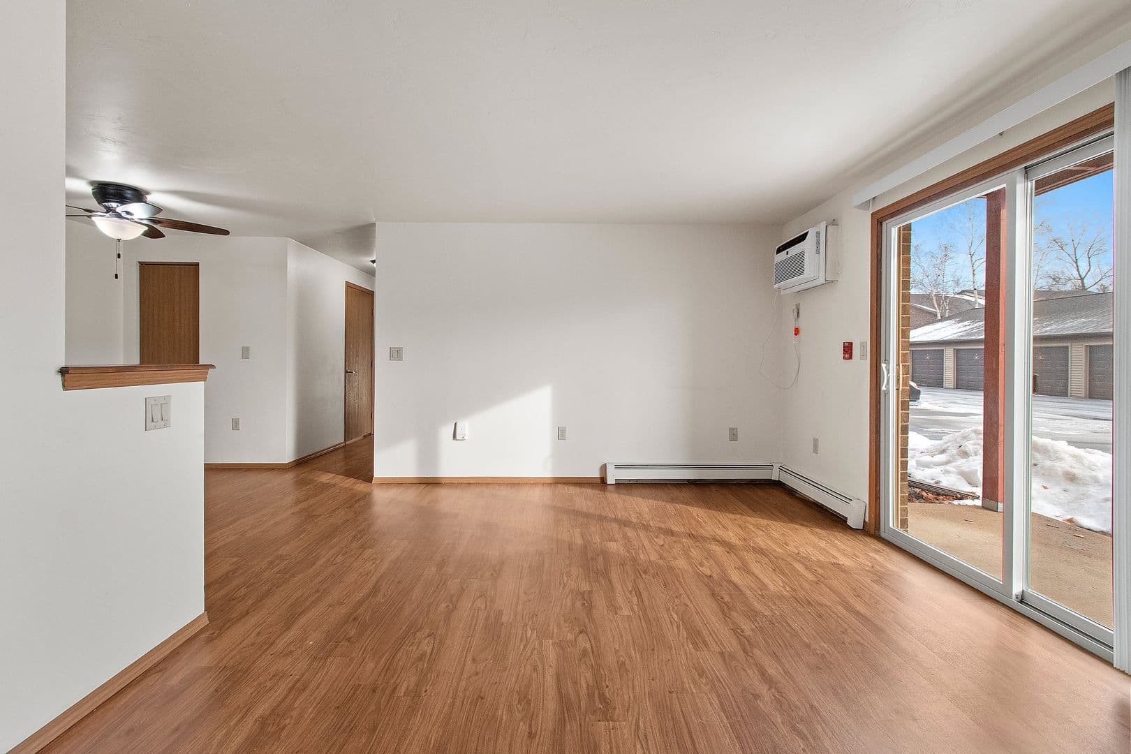 Green Bay Apartment: 1040, 1110, 1130 & 1140 Moraine Way