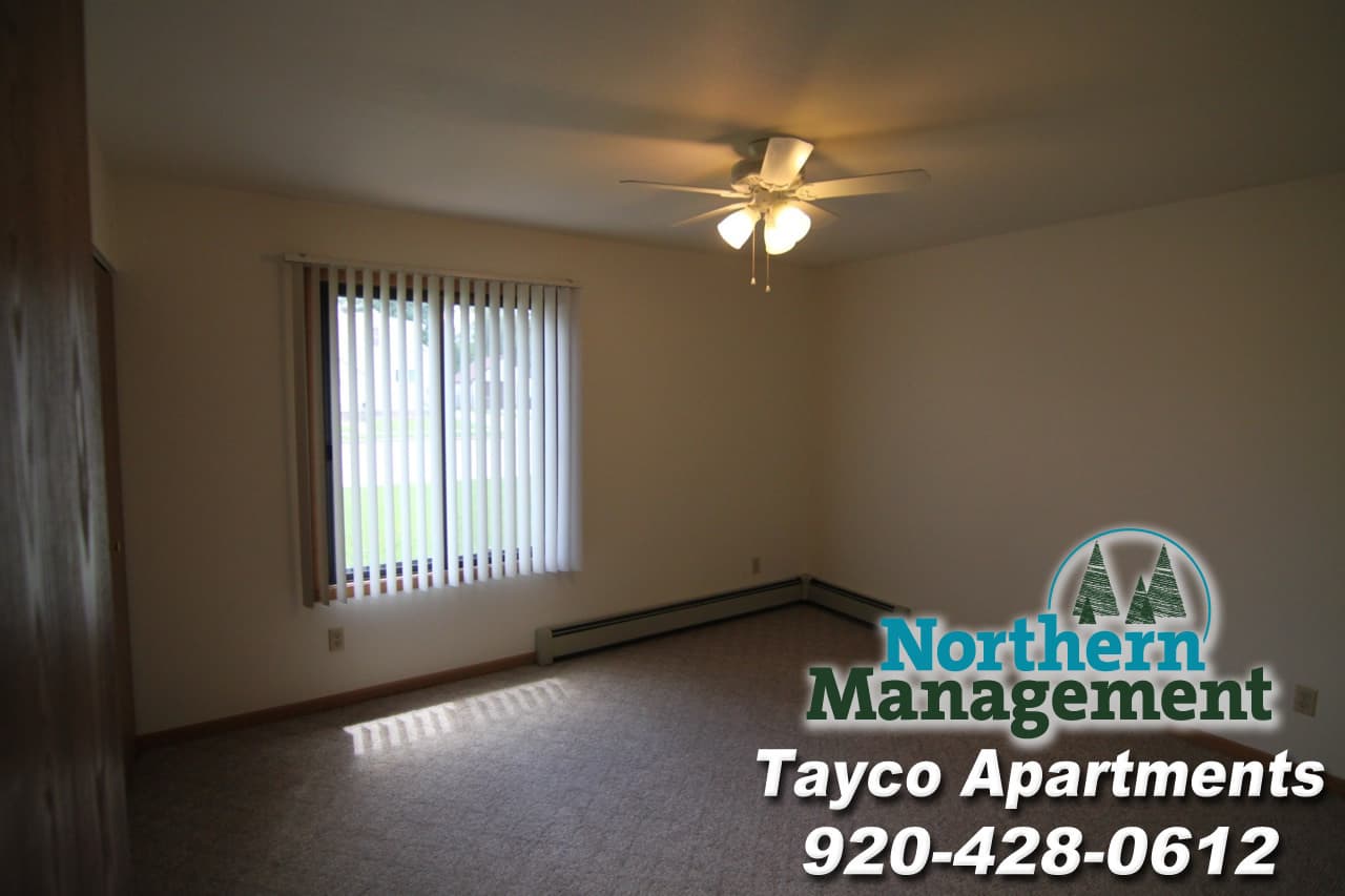 Menasha Apartment: 310-315 Tyler Ct, 310-320 9th St, 911 Tayco St
