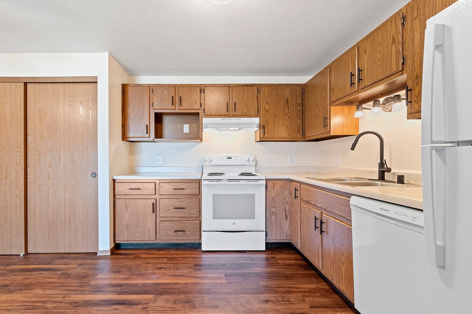 De Pere Apartment: 1258-1290 Scheuring Road
