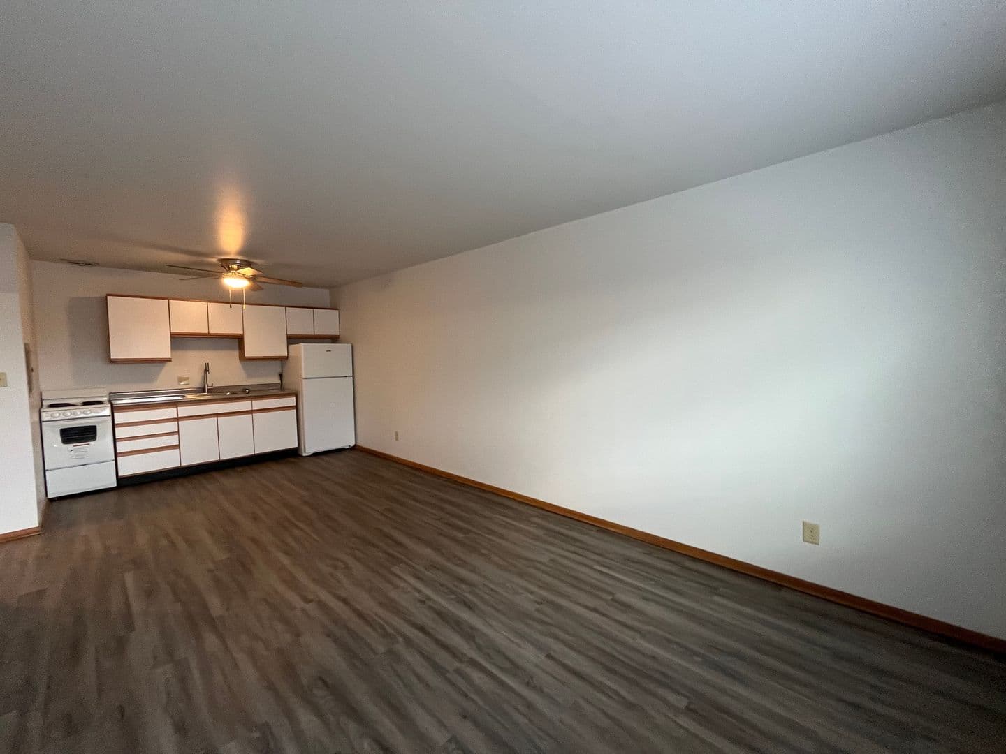 Milwaukee Apartment: 2827 - 2951 W. Parnell Avenue