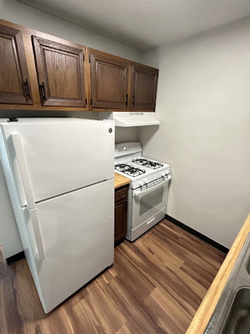 St. Francis Apartment: 4300 - 4340 S. Nicholson Ave