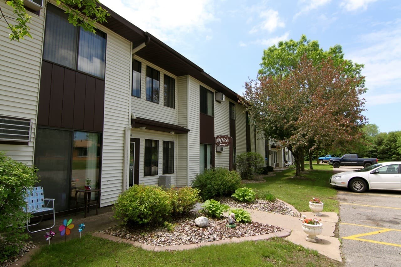 Marshfield Apartment: 1500   1508 S. Adams Ave.